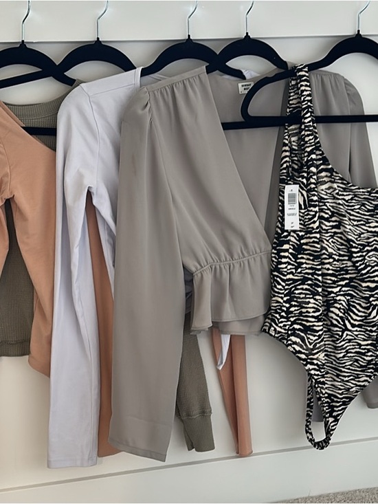 Aritzia Tops - Aritzia tops lot